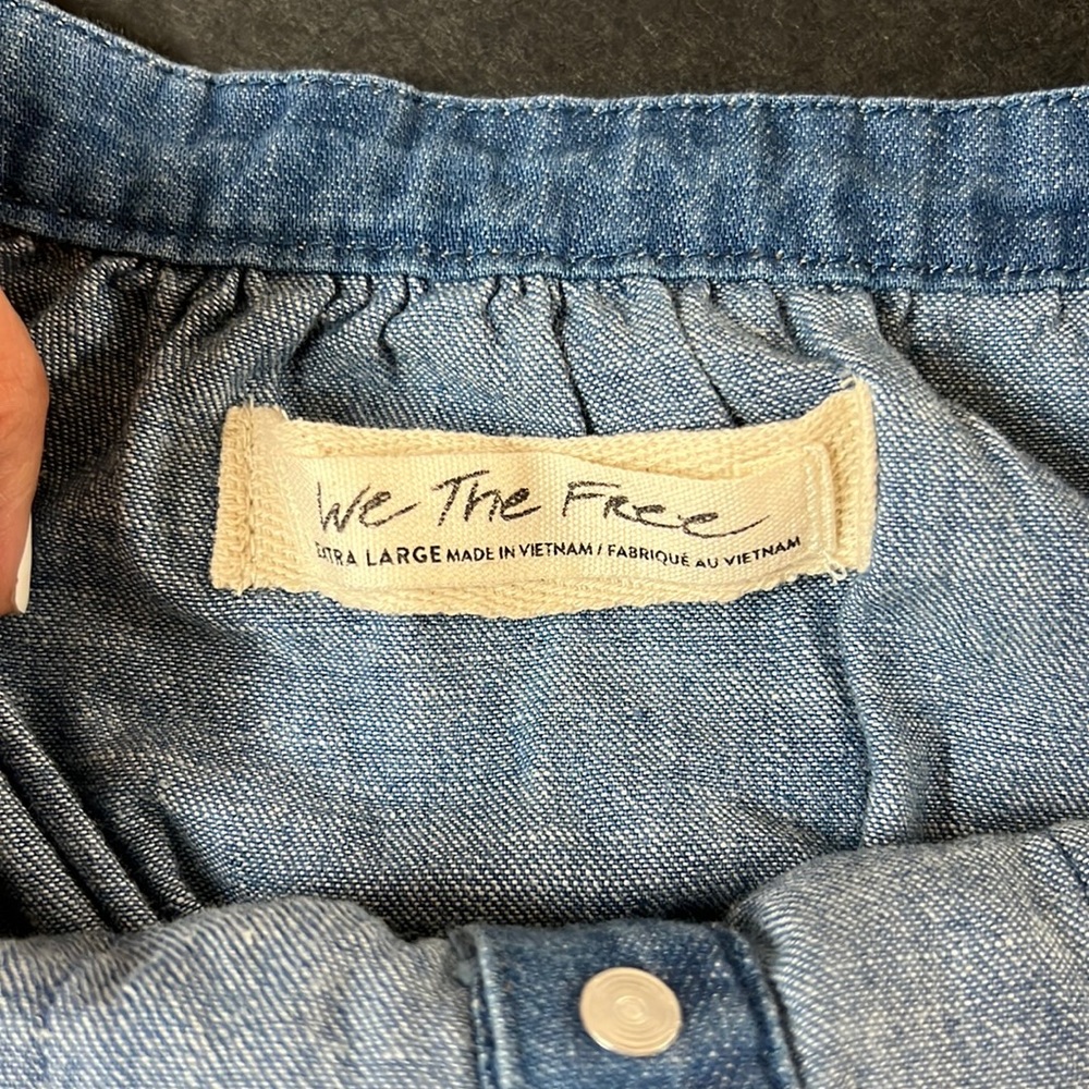 We The Free People Women’s NWT Size Large Palm Desert Denim Top size XL - Picture 12 of 16